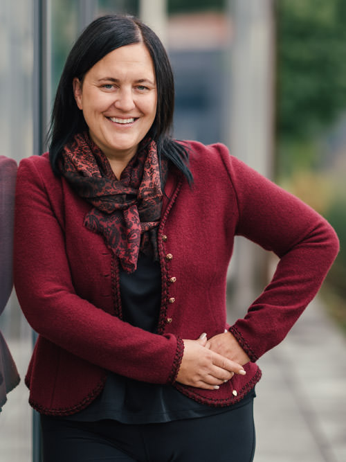 Porträt von Andrea Sauer, Assistentin der Geschäftsführung, Honorar-Verwaltung, Rechnungswesen bei der Südsteirischen Steuerberatung