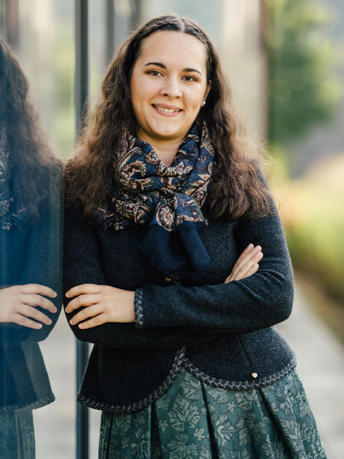 Porträt von Anna-Maria Sommer, Berufsanwärterin bei der Südsteirischen Steuerberatung