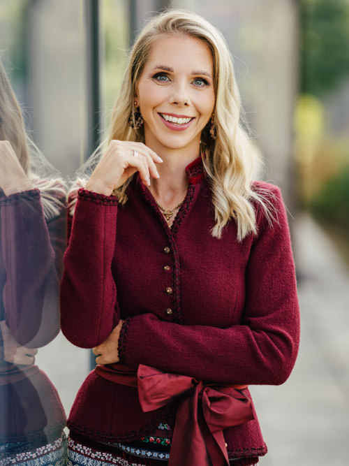 Porträt von Astrid Waldhauser, Assistentin der Geschäftsführung, Mahnwesen bei der Südsteirischen Steuerberatung